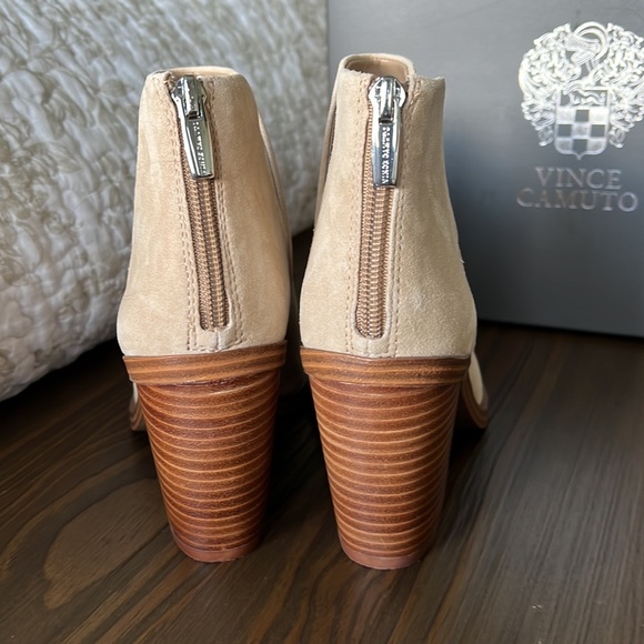 Vince Camuto-Gogietta Suede Bootie size 8M     (Brand New) - Picture 3 of 6